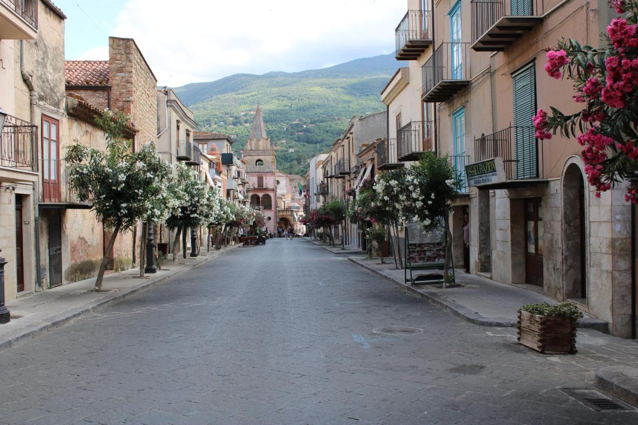 La Casetta Nel Bosco Per Turisti Castelbuono  Bagian luar foto