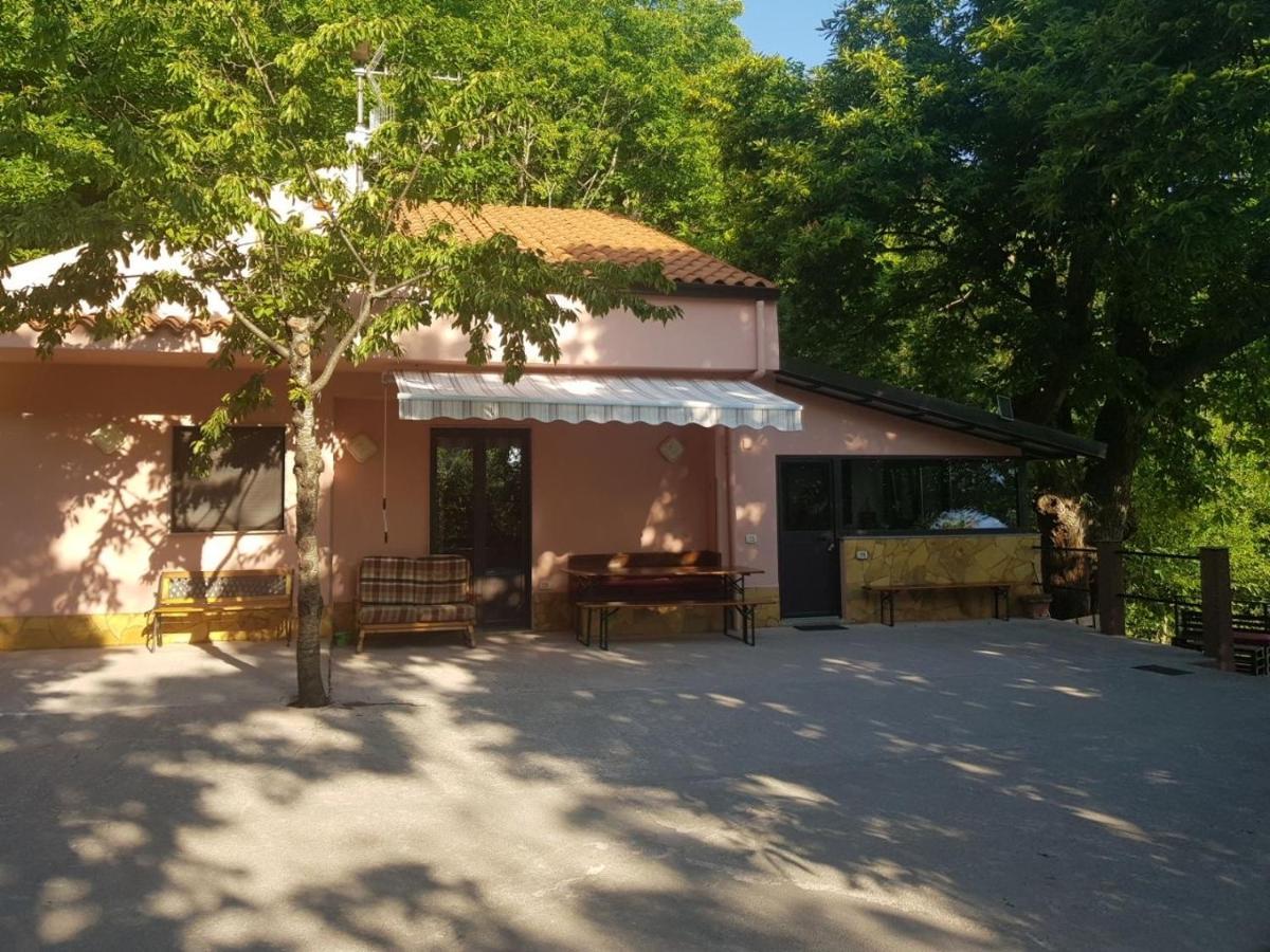 La Casetta Nel Bosco Per Turisti Castelbuono  Bagian luar foto